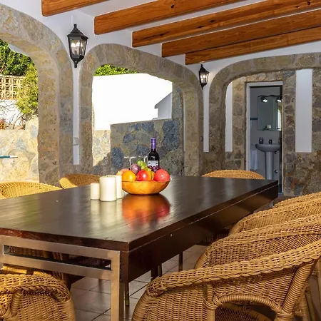 Joan I Nuria By Homevillas360